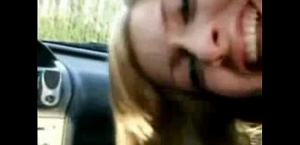  girl sucking cock in car